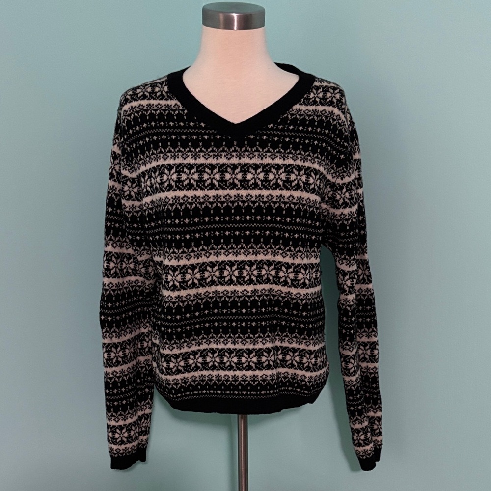 St. John's Bay Black and White Lambswool Sweater